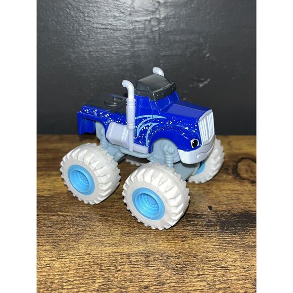 Blaze And The Monster Machines CRUSHER Polar Pals Polar Snow Truck Diecast - Picture 1 of 6